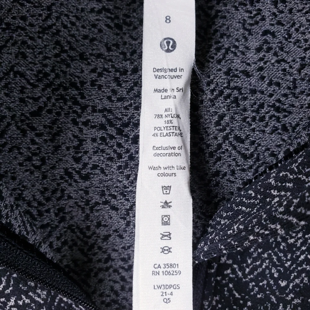 Lululemon Rest Less Cropped‎ 1/2 Zip Herringbone Fade Black / White Size 8